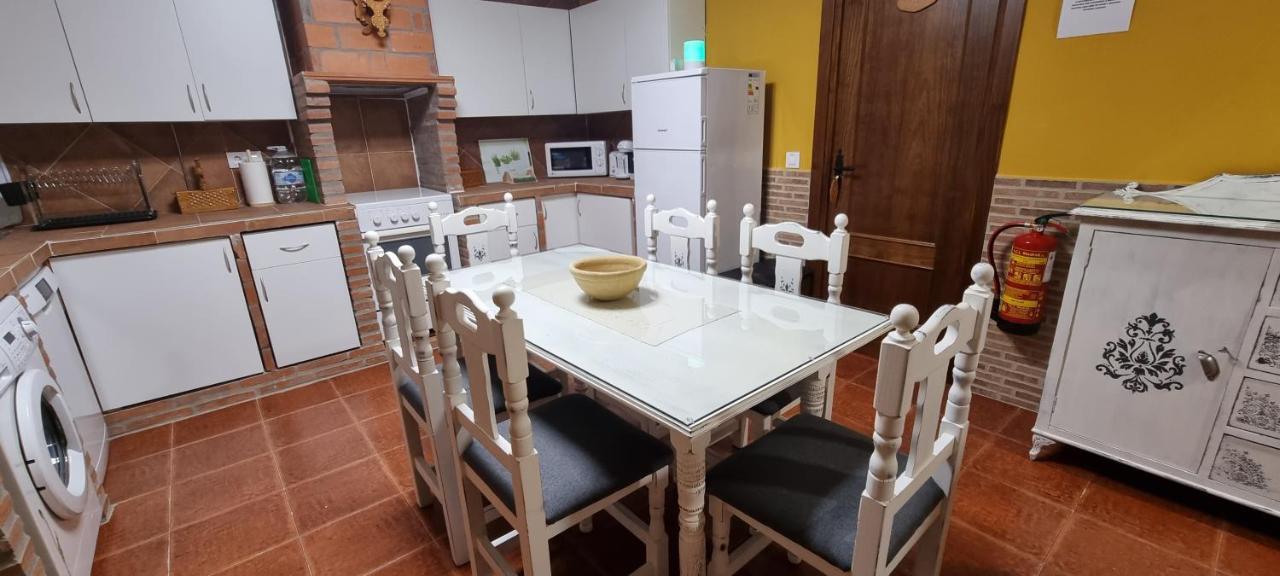 Apartamento Turistico "El Rincon De La Pernila" กวาดาลูเป ภายนอก รูปภาพ