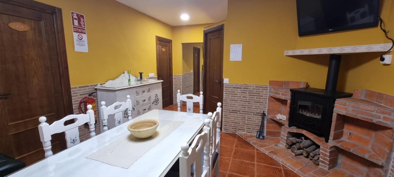 Apartamento Turistico "El Rincon De La Pernila" กวาดาลูเป ภายนอก รูปภาพ