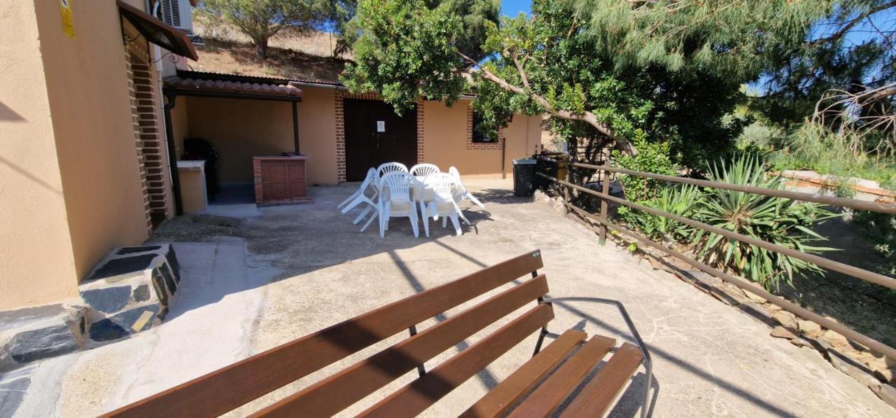 Apartamento Turistico "El Rincon De La Pernila" กวาดาลูเป ภายนอก รูปภาพ